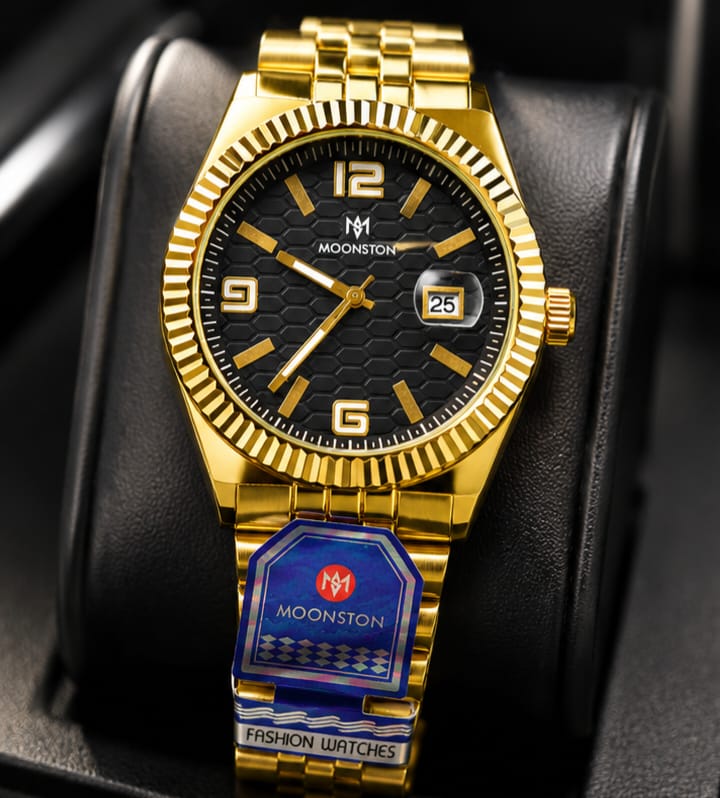 MOONSTON GOLDEN WATCH WITH DATE DISPLAY